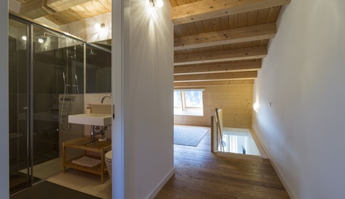 Ático de diseño, 1 habitación, junto a la montaña