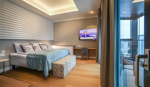 Executive Suite, Balcony, Jetted Tub, Sauna (SJK)