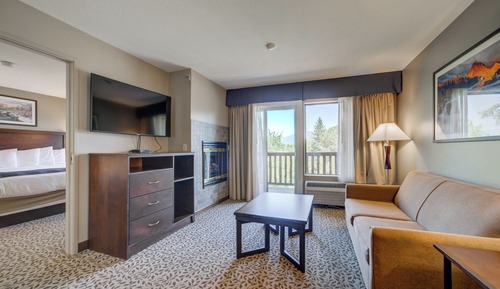 Suite Deluxe (Full Suite- One King & Sofa Bed)