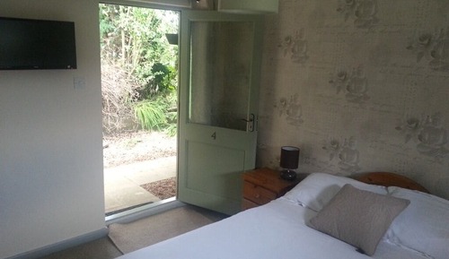Habitación estándar doble, baño privado, vistas al jardín