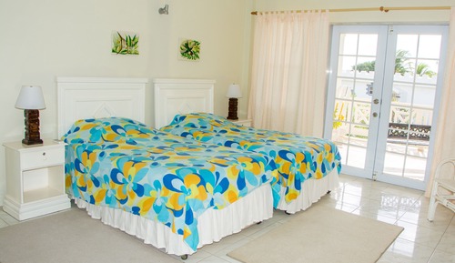 Villa 4 (2 Bedroom Villa with Roof Deck and Pool Access)