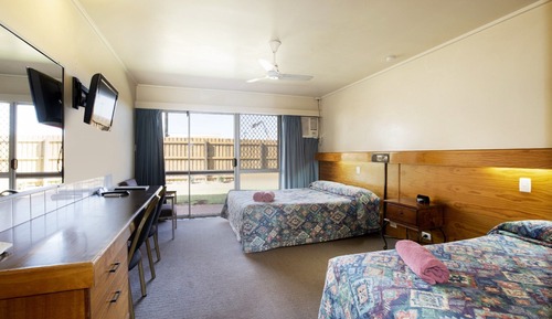 Habitación económica (Queen & Single)