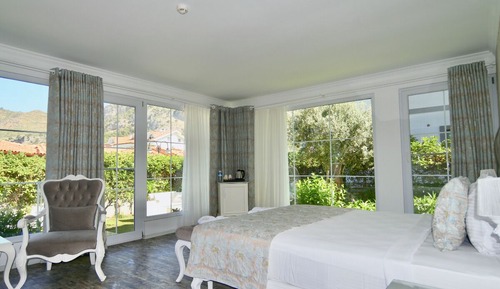 Habitación exclusiva doble, 1 cama de matrimonio grande, no fumadores, en la zona del jardín