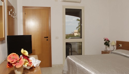 Habitación con 1 cama doble o 2 individuales, vistas al mar