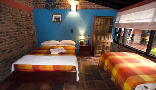 Habitación básica, dormitorio mixto