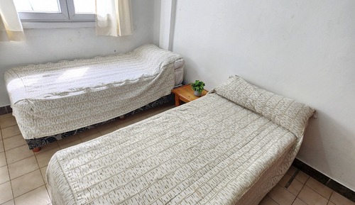 Habitación básica con 1 cama doble o 2 individuales