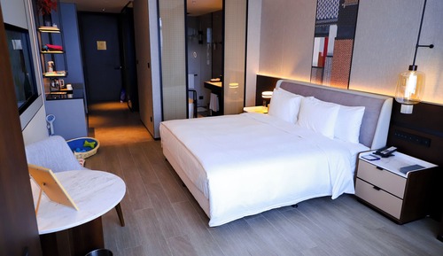 Habitación Signature, 1 cama de matrimonio grande, Se admiten mascotas, vistas al patio