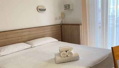 Habitación básica doble de uso individual, 1 cama individual grande, Aire acondicionado