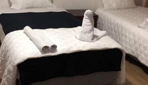 Habitación tradicional con 1 cama doble o 2 individuales, junto a la montaña