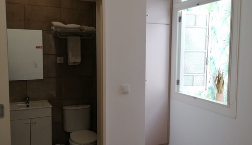 Basic Room, interior window