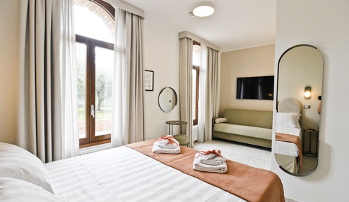 Habitación Club, vistas al jardín (Olivia)