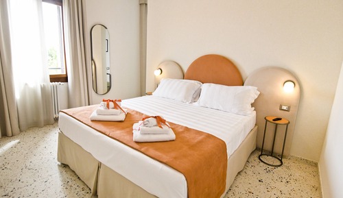 Habitación clásica con 1 cama doble o 2 individuales (Artemisia)