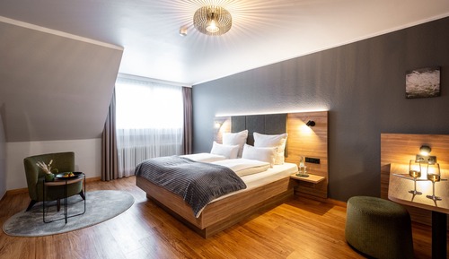Habitación superior, 1 cama de matrimonio grande, vistas al jardín