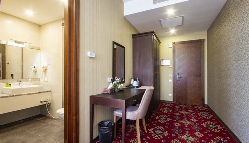 Habitación Confort con 1 cama doble o 2 individuales, vistas a la ciudad