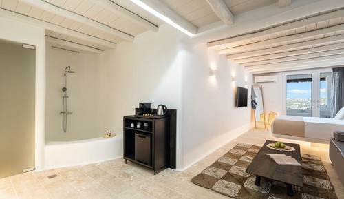 Deluxe Suite with Hot Tub and Sea View