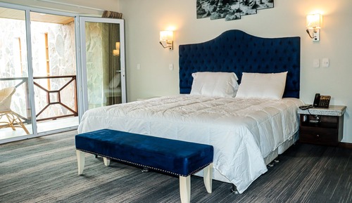 Deluxe Room, 1 King Bed, Jetted Tub, Mountain View
