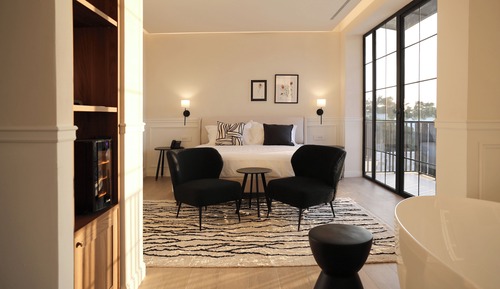 Suite superior, 1 cama de matrimonio, bañera, vistas a la piscina