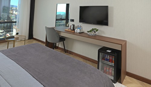 Habitación estándar doble, 1 cama de matrimonio, fumadores, vistas a la ciudad