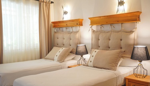 Habitación básica con 1 cama doble o 2 individuales