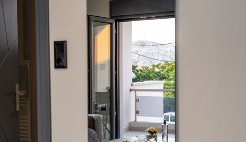 Superior Apartment - 1st floor, 1 Queen Bed with Sofa bed, Balcony,(4ppl)