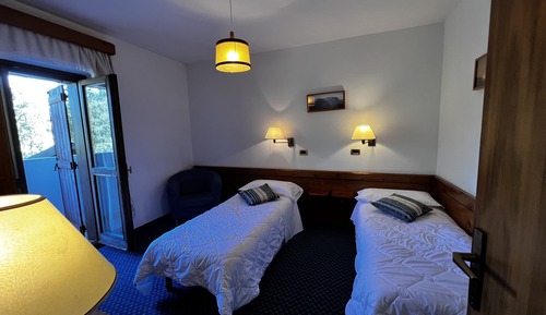Habitación Confort con 1 cama doble o 2 individuales