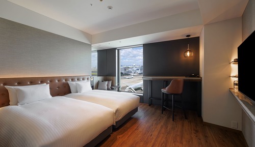 Habitación superior con 2 camas individuales, varias camas (Airport View, For 2 people)