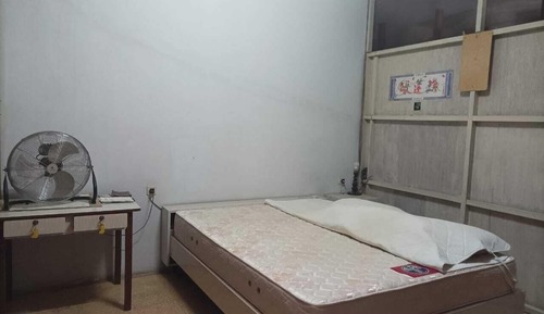 Habitación básica doble, 1 cama de matrimonio grande