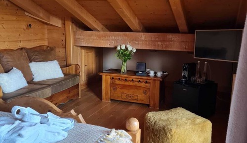 Suite, 1 cama de matrimonio grande con sofá cama, vistas a la montaña