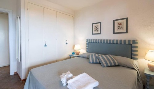 Apartamento, 2 habitaciones, balcón, vistas al jardín