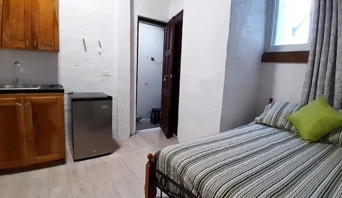 Habitación básica, cocina básica