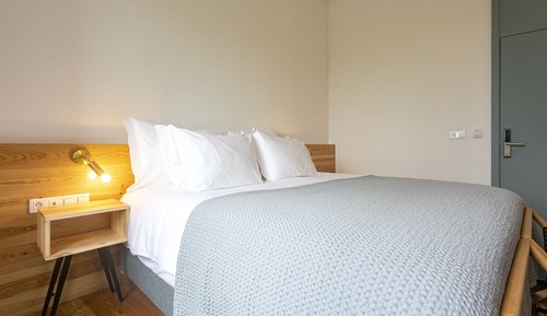 Habitación Premium con 1 cama doble o 2 individuales, vistas parciales al mar