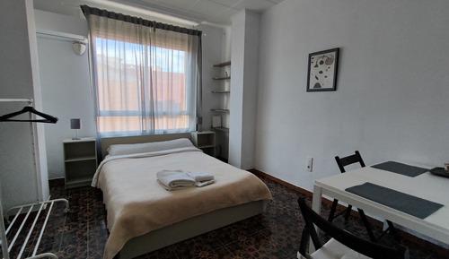 Habitación básica, baño compartido