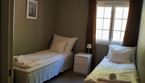 Habitación básica con 1 cama doble o 2 individuales