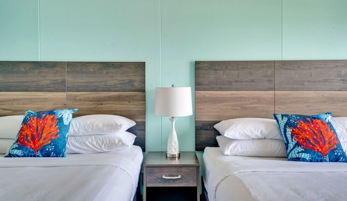 Suite, cocina, junto a la piscina