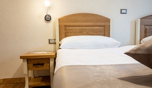 Habitación estándar con 1 cama doble o 2 individuales, no fumadores, vistas a la montaña