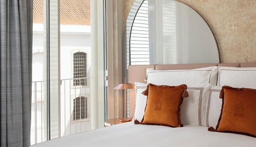Habitación Deluxe, 1 cama de matrimonio grande (Cloister View)