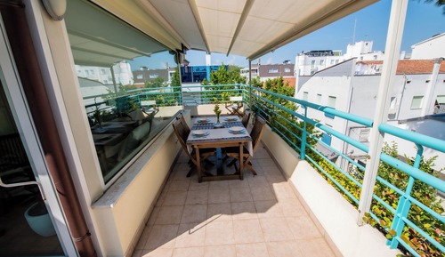Apartamento superior, terraza, en una planta alta