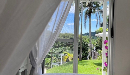 Suite de luna de miel, bañera de hidromasaje, junto a la piscina