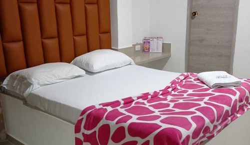 Habitación básica con 2 camas individuales