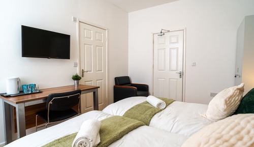 Habitación estándar con 1 cama doble o 2 individuales, baño privado