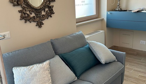 Habitación junior, 1 cama individual grande, vistas a la ciudad, en una planta alta