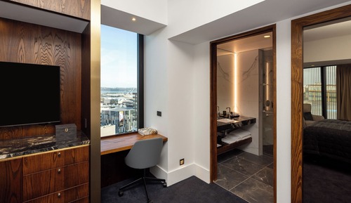 Vantage King Room