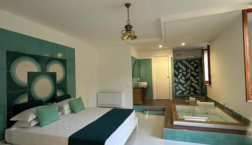 Habitación doble, baño privado, vistas a la montaña (Verde)