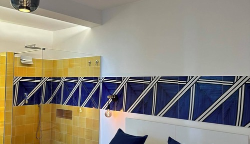 Habitación Deluxe doble, baño privado, vistas parciales al mar (Gialla)