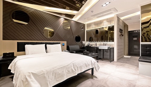 Deluxe (Remote) (Includes 2 Hotel-style Korean buffet)