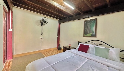 Habitación básica con 1 cama doble o 2 individuales, 2 camas individuales