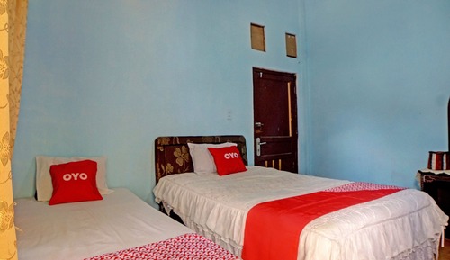 Habitación básica con 2 camas individuales