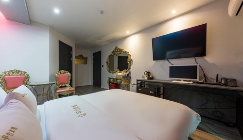 Room (Deluxe room)