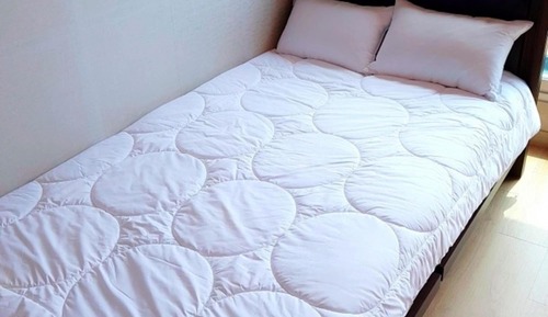Room (Room 102 (bed))