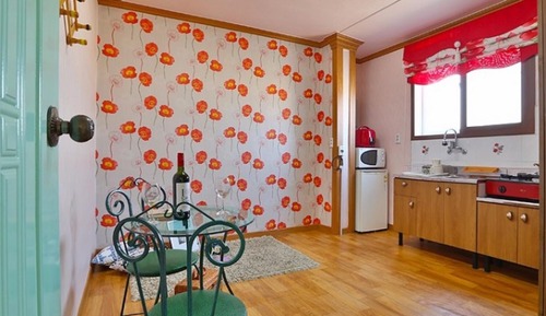 Room (Rose of Sharon)